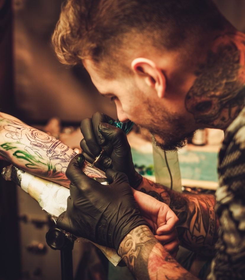 demo-attachment-125-tattoo-artist-makes-a-tattoo-on-a-mans-hand-PECZRE2